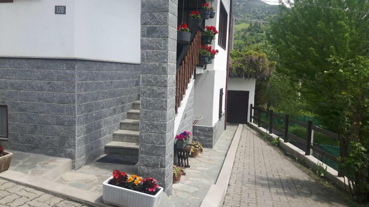 Casa Vacanze Germano อาออสตา ภายนอก รูปภาพ